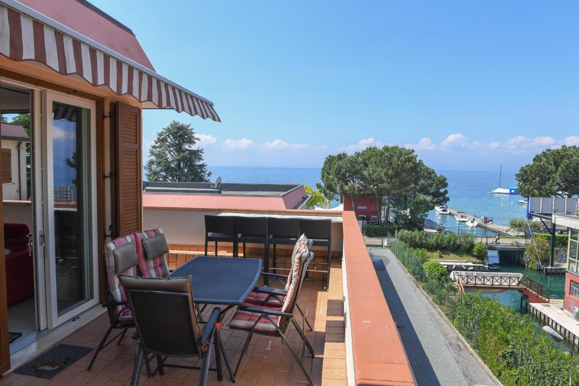 Apartmán Favola Bella The Panoramic Penthouse Bardolino Exteriér fotografie